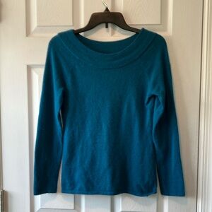 Ocean blue wide neck angora and wool blend women’s small sweater vintage